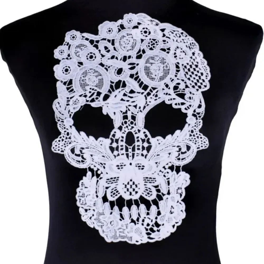 NWOT Lace Skull